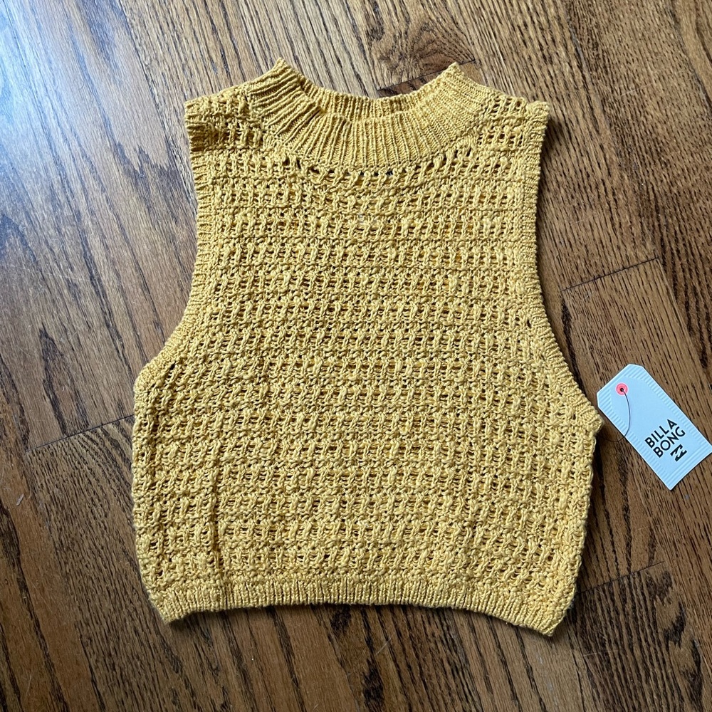 Billabong “shake it down” honey, sweater top, NWT